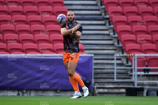 180920 - Bristol Bears v Dragons - European Rugby Challenge Cup - Jamie Roberts of Dragons during the warm up
