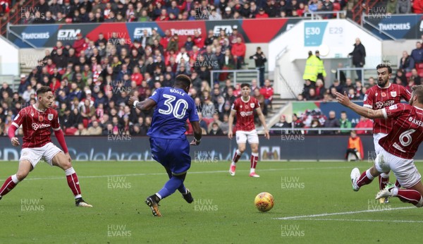 041117 - Bristol City v Cardiff City, Sky Bet Championship - Omar Bogle of Cardiff City shoots to score goal