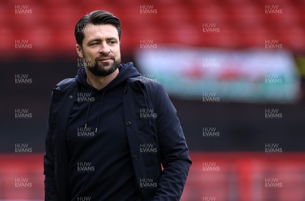 080123 - Bristol City v Swansea City - FA Cup Third Round - Swansea City Manager Russell Martin 