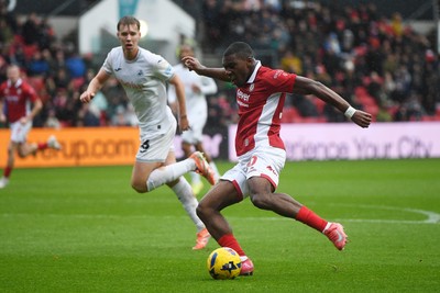 221125 - Bristol City v Swansea City - Sky Bet Championship - Sinclair Armstrong of Bristol City has a shot on goal