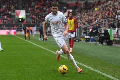 221125 - Bristol City v Swansea City - Sky Bet Championship - Cameron Burgess of Swansea City