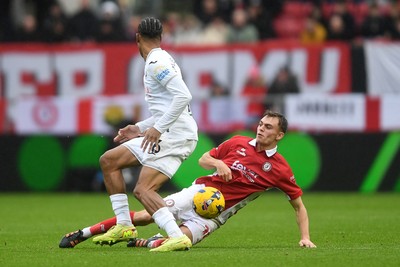 221125 - Bristol City v Swansea City - Sky Bet Championship - Ishe Samuels-Smith of Swansea City is challenged by Scott Twine of Bristol City