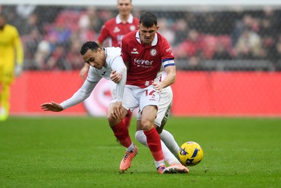 221125 - Bristol City v Swansea City - Sky Bet Championship - Jason Knight of Bristol City is challenged by Adam Idah of Swansea City