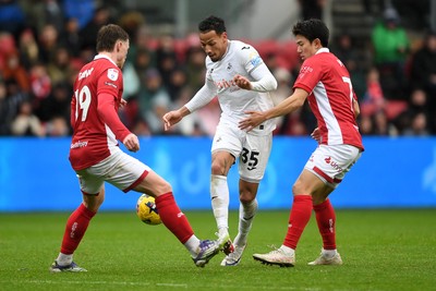 221125 - Bristol City v Swansea City - Sky Bet Championship - Ronald of Swansea City is challenged by Yu Hirakawa of Bristol City