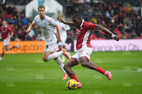 221125 - Bristol City v Swansea City - Sky Bet Championship - Sinclair Armstrong of Bristol City has a shot on goal