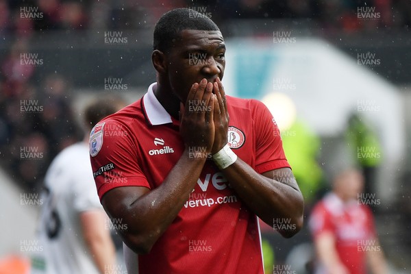 221125 - Bristol City v Swansea City - Sky Bet Championship - Sinclair Armstrong of Bristol City goes close