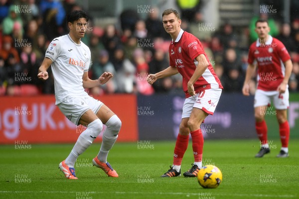221125 - Bristol City v Swansea City - Sky Bet Championship - Scott Twine of Bristol City