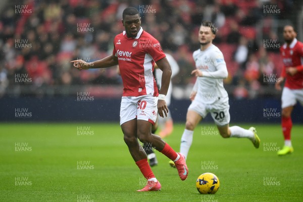 221125 - Bristol City v Swansea City - Sky Bet Championship - Sinclair Armstrong of Bristol City