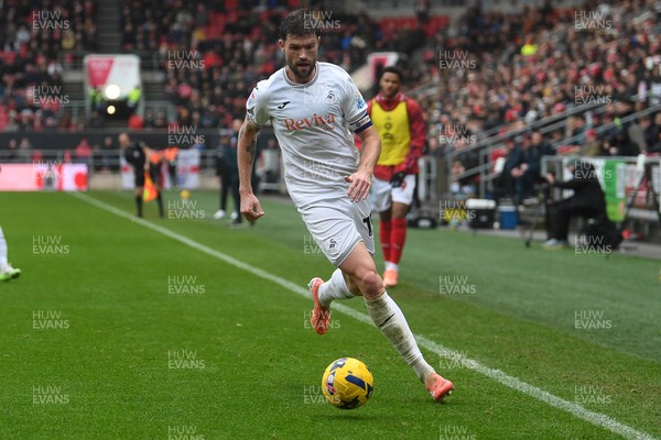 221125 - Bristol City v Swansea City - Sky Bet Championship - Cameron Burgess of Swansea City