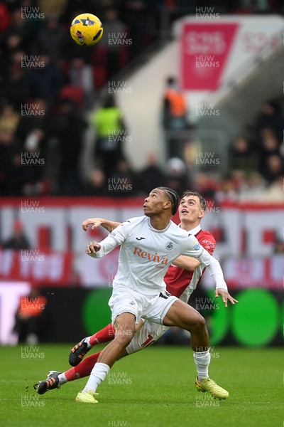 221125 - Bristol City v Swansea City - Sky Bet Championship - Ishe Samuels-Smith of Swansea City is challenged by Scott Twine of Bristol City