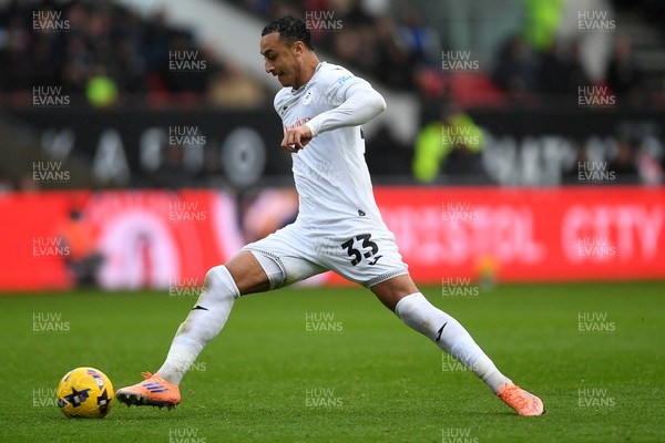 221125 - Bristol City v Swansea City - Sky Bet Championship - Adam Idah of Swansea City