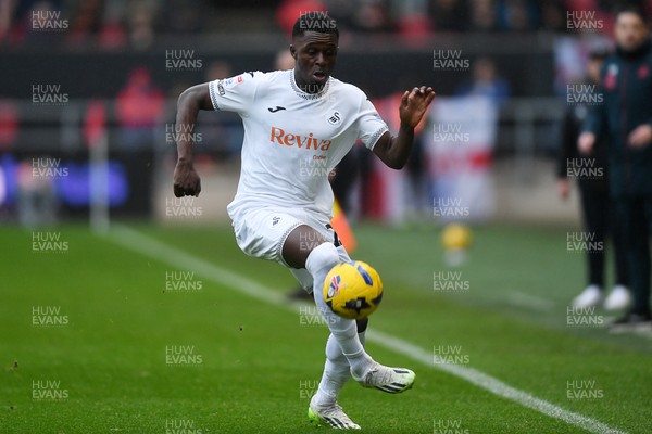 221125 - Bristol City v Swansea City - Sky Bet Championship - Zeidane Inoussa of Swansea City