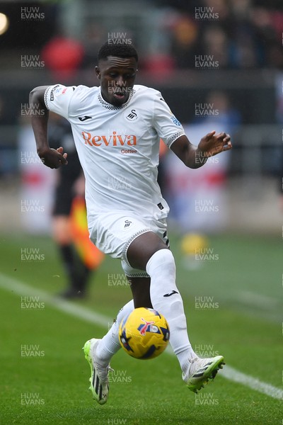 221125 - Bristol City v Swansea City - Sky Bet Championship - Zeidane Inoussa of Swansea City