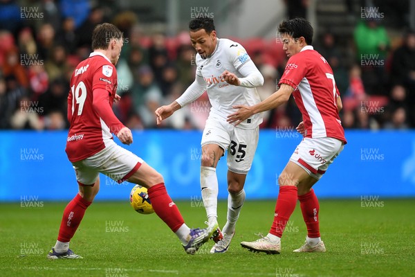 221125 - Bristol City v Swansea City - Sky Bet Championship - Ronald of Swansea City is challenged by Yu Hirakawa of Bristol City