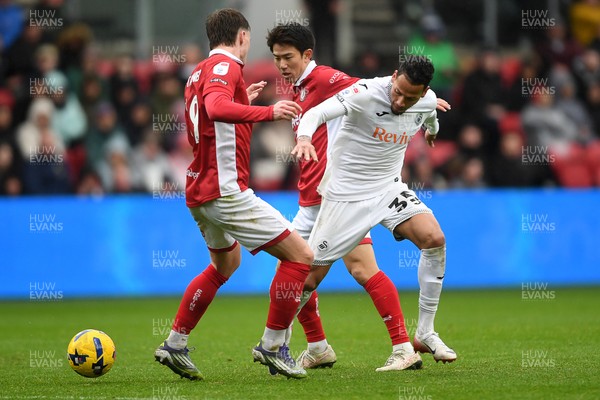 221125 - Bristol City v Swansea City - Sky Bet Championship - Ronald of Swansea City is challenged by Yu Hirakawa of Bristol City