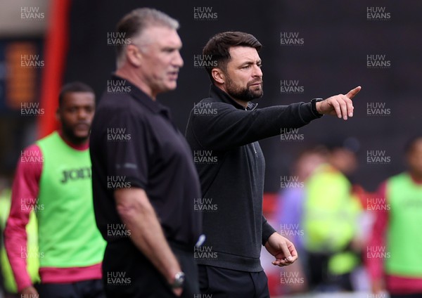291022 - Bristol City v Swansea City - SkyBet Championship - Bristol City Manager Nigel Pearson and Swansea City Manager Russell Martin