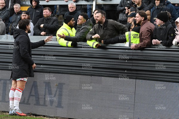 310126 - Bristol Rovers v Newport County - Sky Bet League 2 - Things heat up between Liam Shepard of Newport County and Newport fans at full time