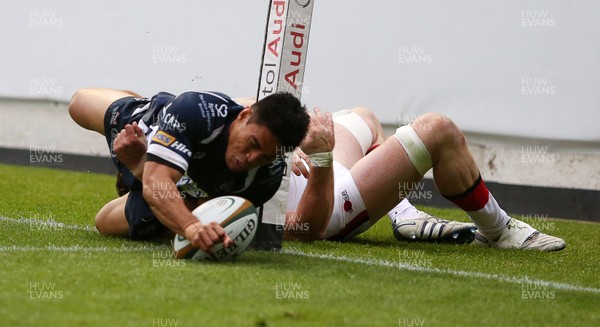 250516 - Bristol Rugby v Doncaster Knights - Championship Final - David Lemi of Bristol is taken into touch before he can ground the ball