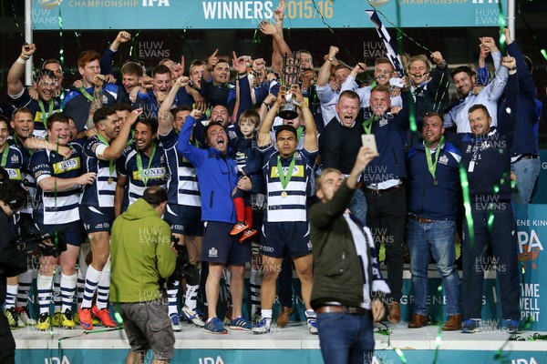 250516 - Bristol Rugby v Doncaster Knights - Championship Final - David Lemi and Bristol lift the Championship Trophy