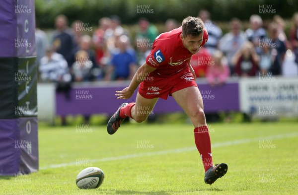 190817 - Bristol Rugby v Scarlets Rugby - Pre Season Friendly - Morgan Williams of Scarlets runs in to score a try