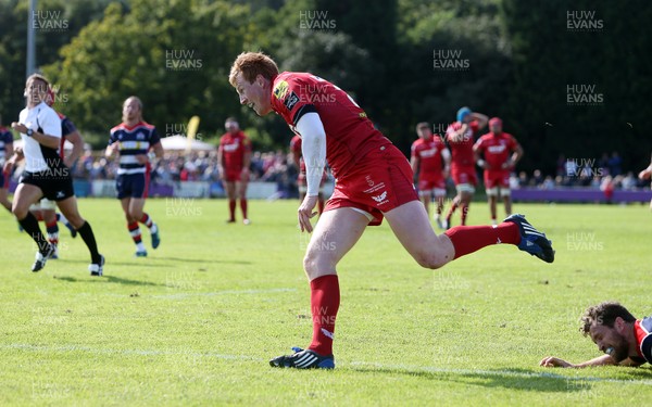 190817 - Bristol Rugby v Scarlets Rugby - Pre Season Friendly - Rhys Patchell of Scarlets runs in to score a last minute try