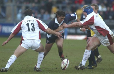 020203 - Bristol v Leeds - Zurich Premiership - Leeds centre Tristan Davies and Captain Mike Shelley try to stop Bristol scrum half Agustin Pichot from breaking through