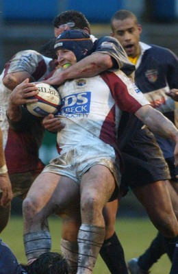 020203 - Bristol v Leeds - Zurich Premiership - Leeds Centre Braam van Straaten gets strangled by Bristol  Centre Daryl Gibson 