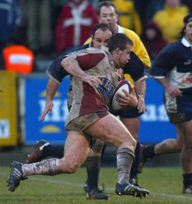 020203 - Bristol v Leeds - Zurich Premiership - Leeds Hooker Mark Regan bursts through the Bristol defence