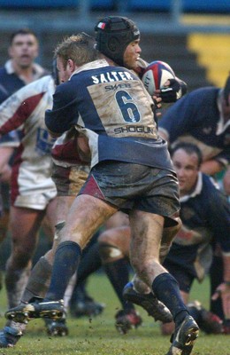 020203 - Bristol v Leeds - Zurich Premiership - Bristol's flanker Matt Salter blocks a run from Leeds Second Row Tom Palmer