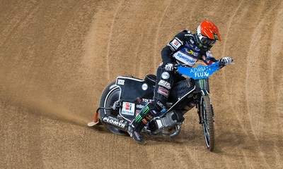 210718 - British FIM Speedway Grand Prix, Cardiff - Tai Woffinden of Great Britain leads the riders around the track in the first race