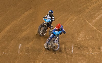 210718 - British FIM Speedway Grand Prix, Cardiff - Bartosz Zmarzlik from Poland leads Tai Woffinden of Great Britain to win the British FIM Speedway Grand Prix