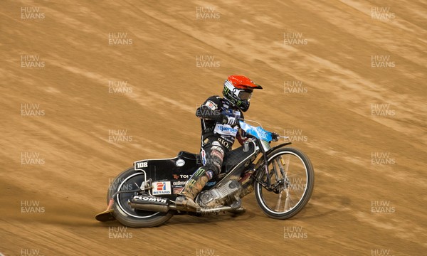 210718 - British FIM Speedway Grand Prix, Cardiff - Tai Woffinden of Great Britain races away to win his heat at the British FIM Speedway Grand Prix