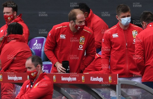 260621 - British & Irish Lions v Japan - The Vodafone 1888 Cup - Alun Wyn Jones of British & Irish Lions on the bench after going off injured