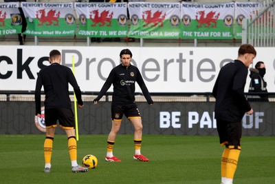 010126 - Bromley v Newport County - Sky Bet League 2 - Newport players warm up