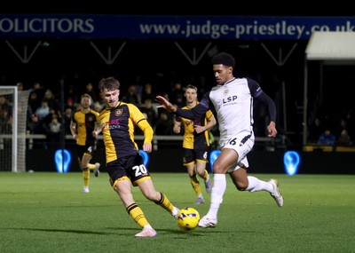 010126 - Bromley v Newport County - Sky Bet League 2 - Ben Lloyd of Newport County