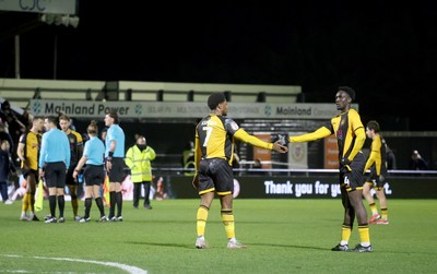 010126 - Bromley v Newport County - Sky Bet League 2 - players shake hands at the end of the game