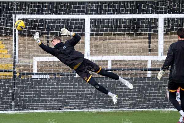 010126 - Bromley v Newport County - Sky Bet League 2 - Newport GK Jordan Wright