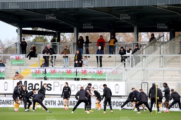 010126 - Bromley v Newport County - Sky Bet League 2 - Newport players warm up