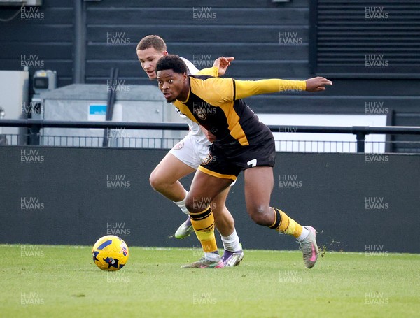 010126 - Bromley v Newport County - Sky Bet League 2 - Bobby Kamwa of Newport County