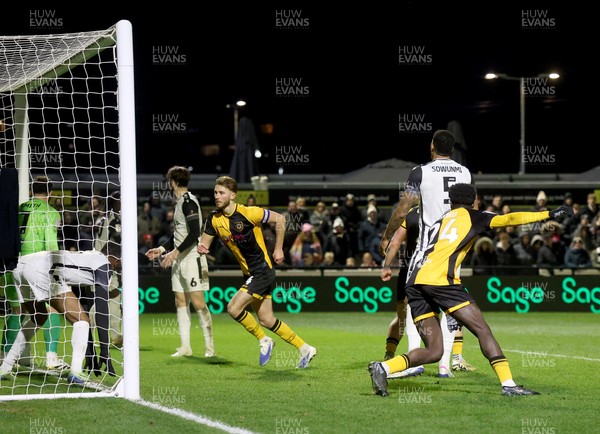 010126 - Bromley v Newport County - Sky Bet League 2 - Nathaniel Opoku of Newport County scores goal and celebrates