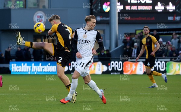 010126 - Bromley v Newport County - Sky Bet League 2 - Cameron Evans of Newport County