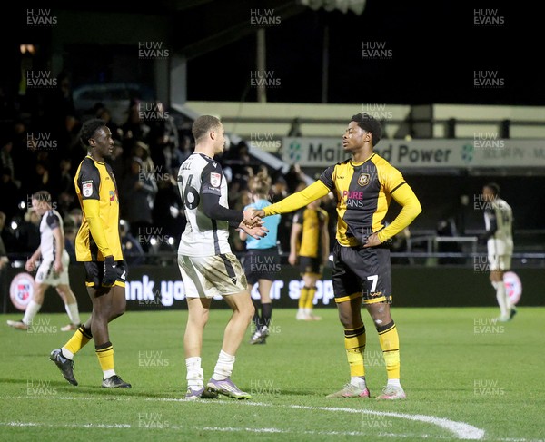 010126 - Bromley v Newport County - Sky Bet League 2 - players shake hands at the end of the game