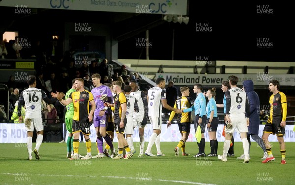 010126 - Bromley v Newport County - Sky Bet League 2 - players shake hands at the end of the game