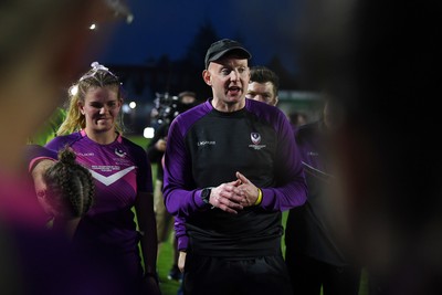 220426 - Brunel v Loughborough - Women's BUCS Final - Loughborough team huddle at full time
