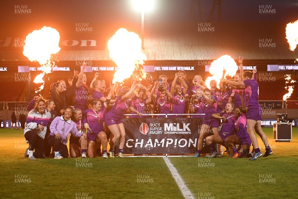 220426 - Brunel v Loughborough - Women's BUCS Final - Loughborough celebrate lifting the trophy at full time