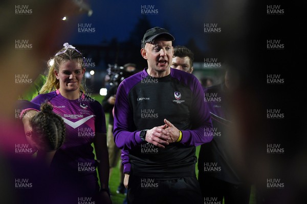 220426 - Brunel v Loughborough - Women's BUCS Final - Loughborough team huddle at full time