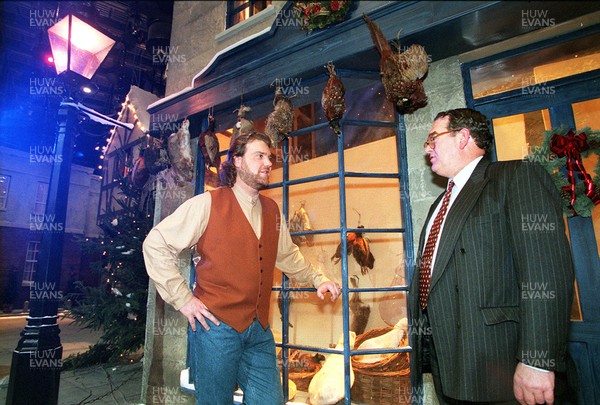 241295 - Singer Bryn Terfel on Christmas show set with Bank of Wales Chief Executive David Williams 