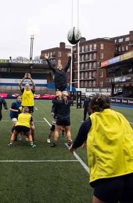 110126 - Brython Thunder v  Clovers, Celtic Challenge - Clovers warm up ahead of the match