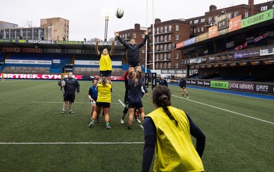 110126 - Brython Thunder v  Clovers, Celtic Challenge - Clovers warm up ahead of the match