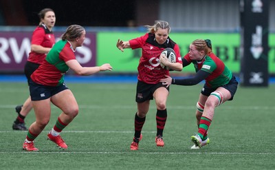110126 - Brython Thunder v  Clovers, Celtic Challenge - Rhian Bowden of Brython Thunder charges forward